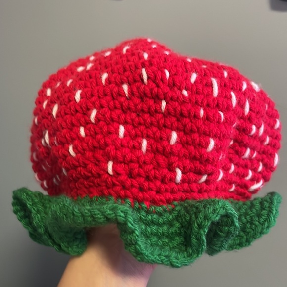 Cute strawberry shortcake hat - Picture 2 of 3